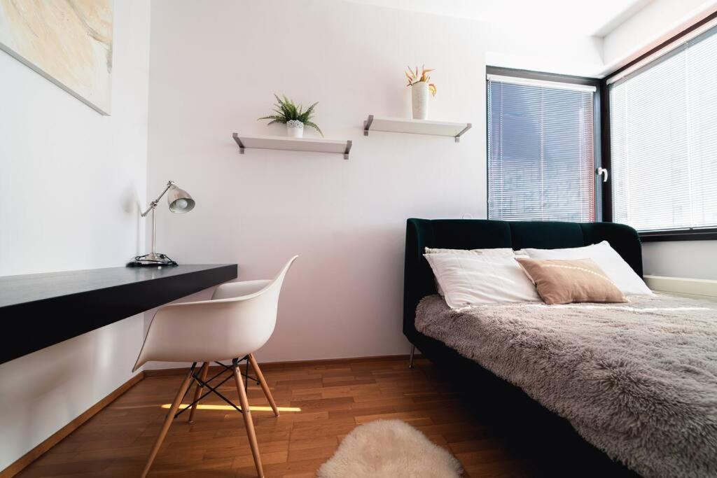 Prague Marina River View Apartment Close To City Centre Free Parking Exterior photo